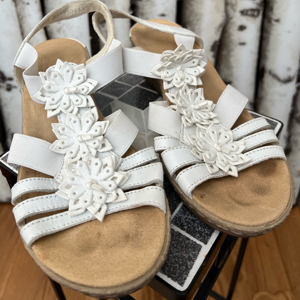 Rieker White Sandals Size 37 Size 6 US * Used Condition
